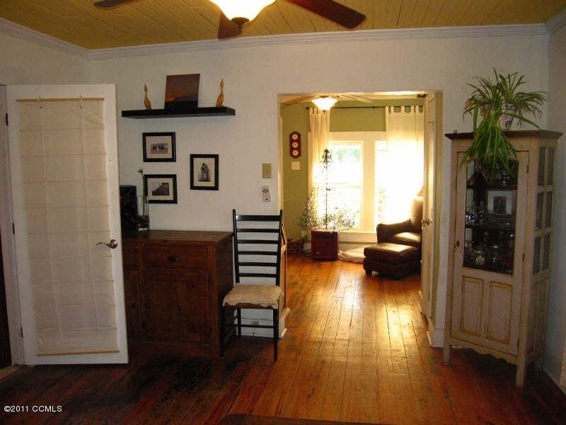 719 Pine Street Beaufort, NC 28516 - Photo 5 of 11 Dining Room Looking Towards Living Room