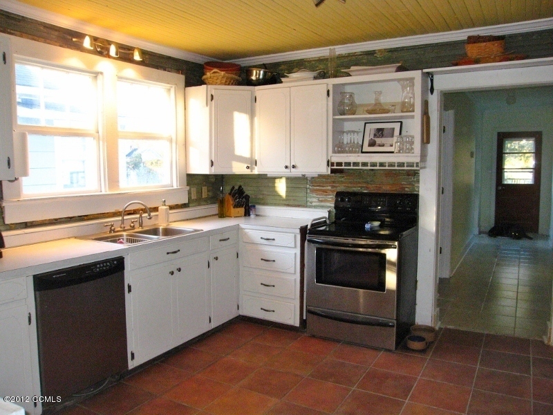 719 Pine Street Beaufort, NC 28516 - Photo 6 of 11 Kitchen