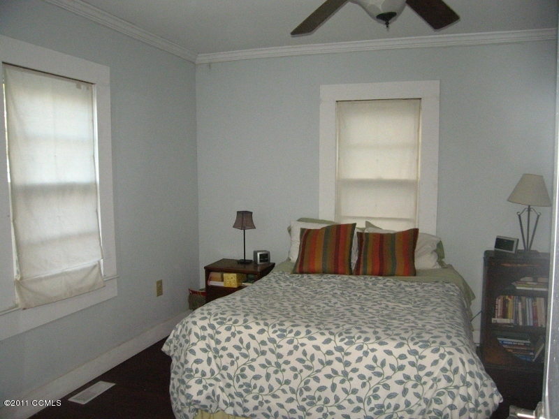 719 Pine Street Beaufort, NC 28516 - Photo 9 of 11 Bedroom 1