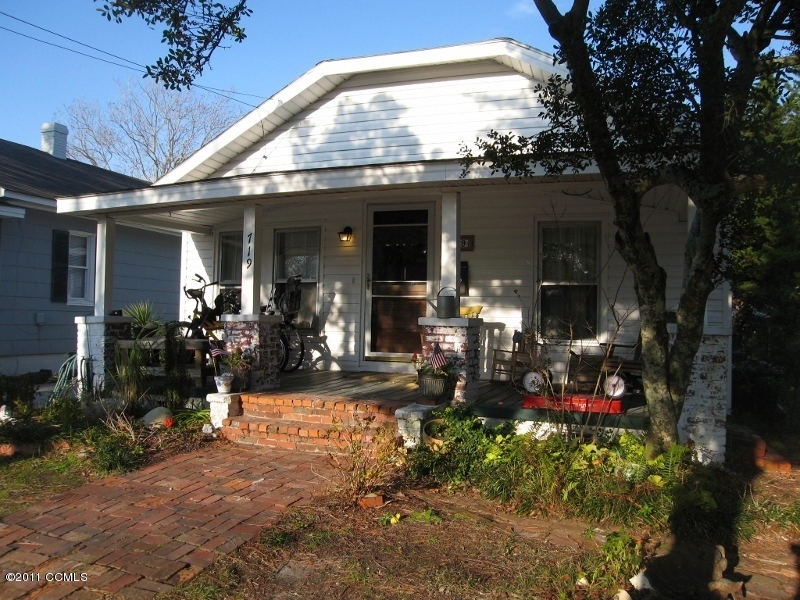 719 Pine Street Beaufort, NC 28516 - Photo 10 of 11 Front View