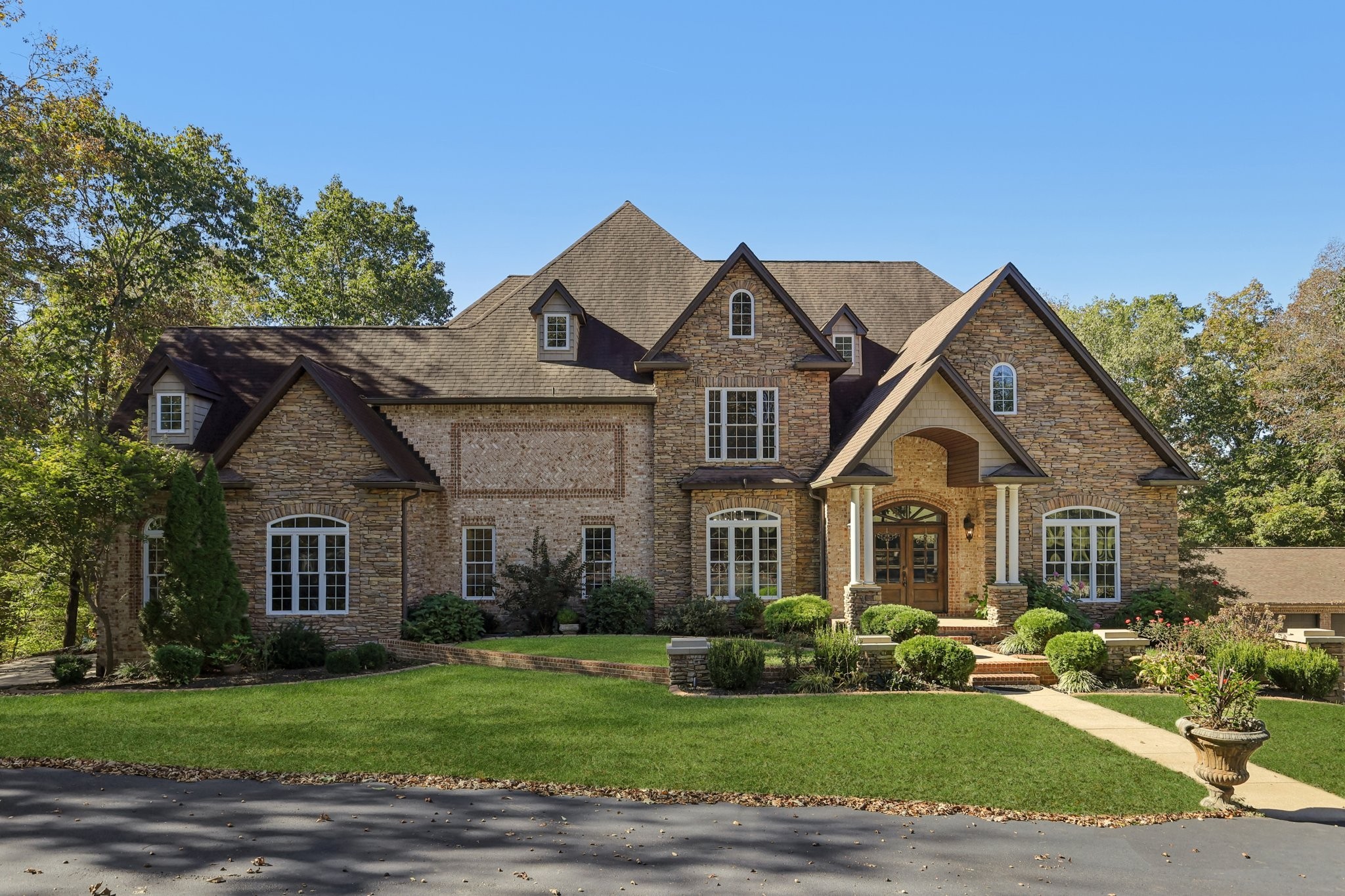 1556 A Berea Church Road Lebanon, TN 37087 - Photo 3 of 66 a front view of a house with a yard