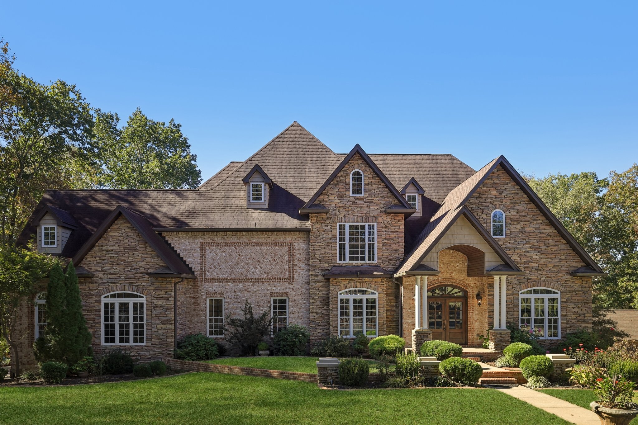 1556 A Berea Church Road Lebanon, TN 37087 - Photo 6 of 66 a front view of a house with a yard