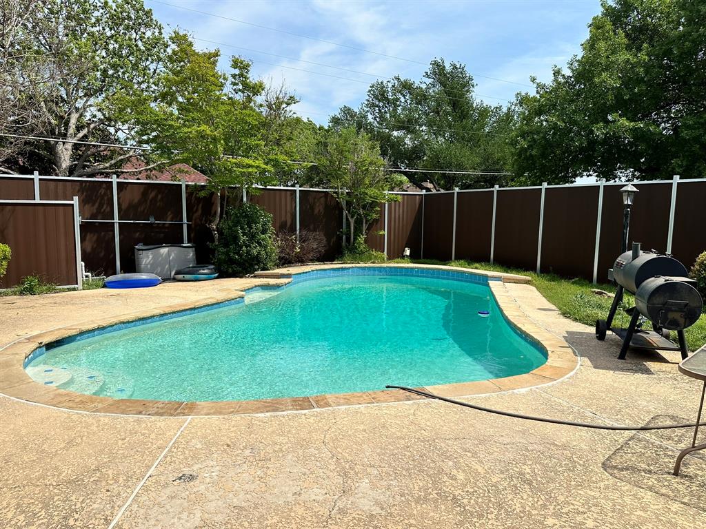 502 Spring Willow Drive Allen, TX 75002 - Photo 17 of 28 a view of a backyard with a sitting area