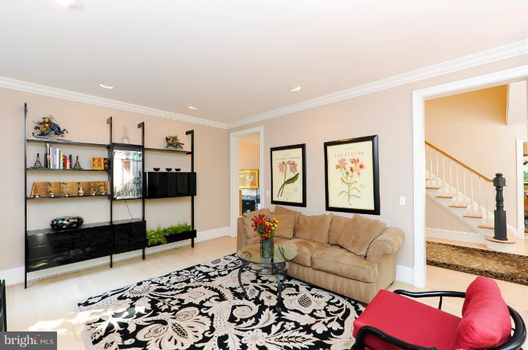 5208 Wissioming Road Bethesda, MD 20816 - Photo 22 of 26 Living Room