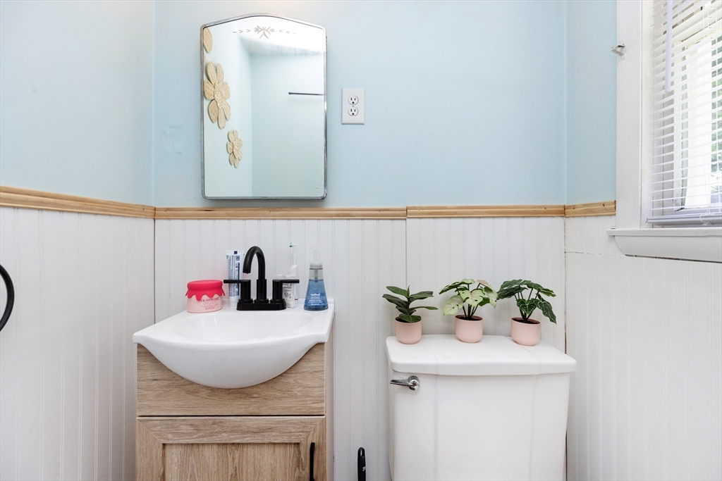 8 Andover Road Beverly, MA 01915 - Photo 7 of 30