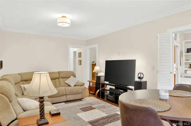 $180,000 | 445 Gramatan Avenue, Unit EB3, Mount Vernon, NY 10552