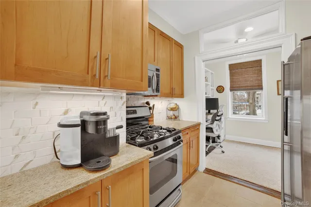 $180,000 | 445 Gramatan Avenue, Unit EB3, Mount Vernon, NY 10552