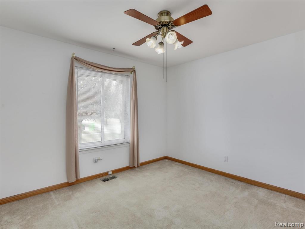 47535 Chrys Road Macomb, MI 48044 - Photo 17 of 29