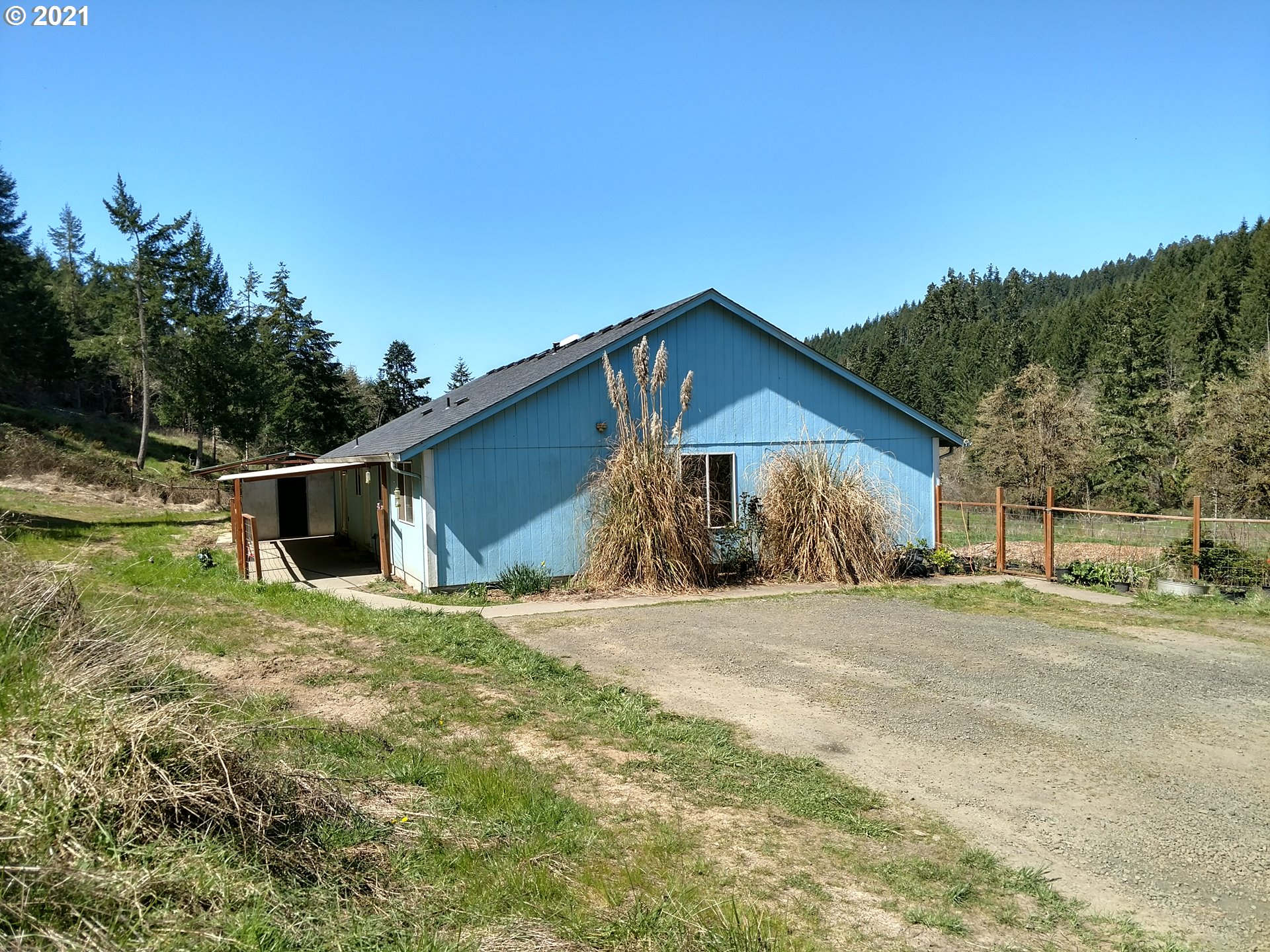 2747 Cox Road Yoncalla, OR 97499 - Photo 3 of 23