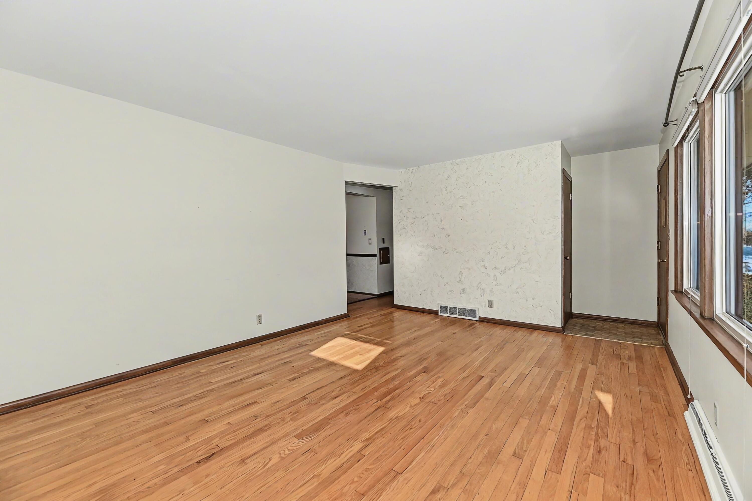3769 South 84th Street Milwaukee, WI 53228 - Photo 5 of 37 Living Room