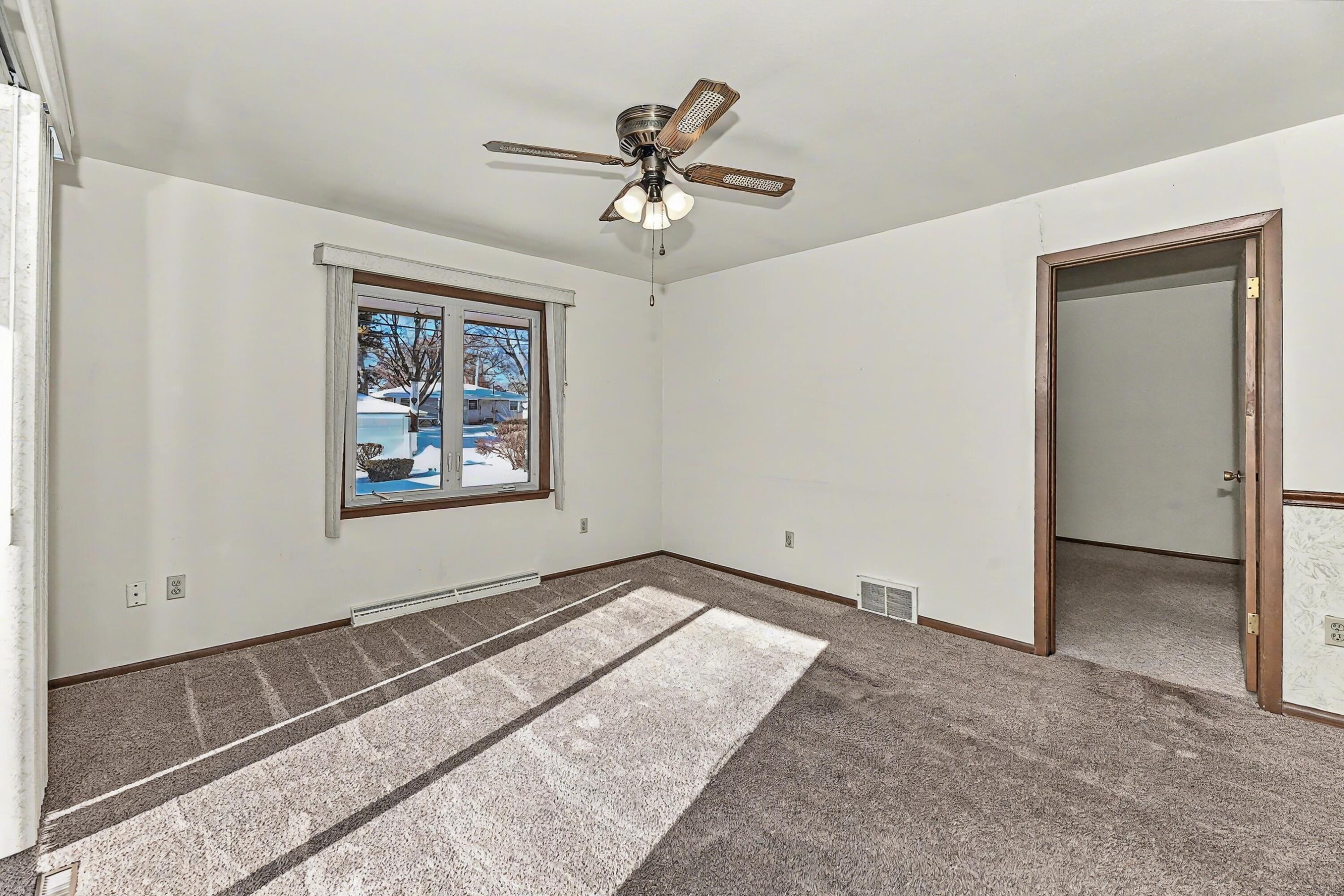 3769 South 84th Street Milwaukee, WI 53228 - Photo 10 of 37 Family Room