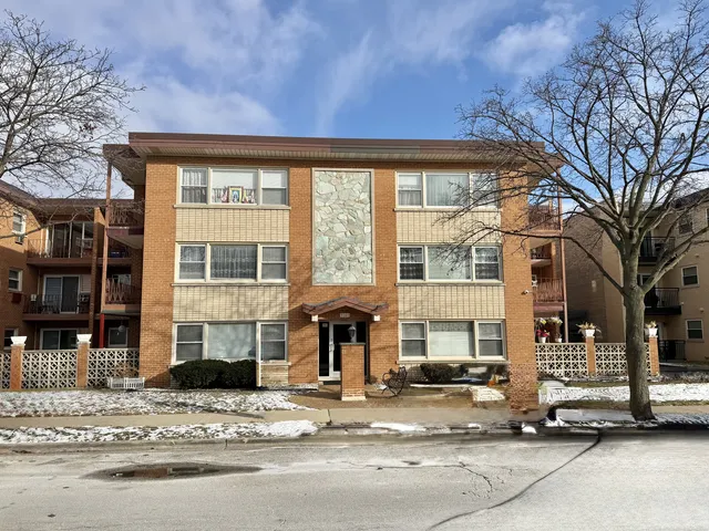 $175,000 | 3101 Paris Avenue, Unit 307, River Grove, IL 60171