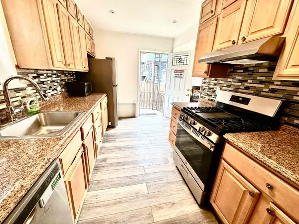 $4,200 | 163 Jewett Avenue, Jersey City, NJ 07304