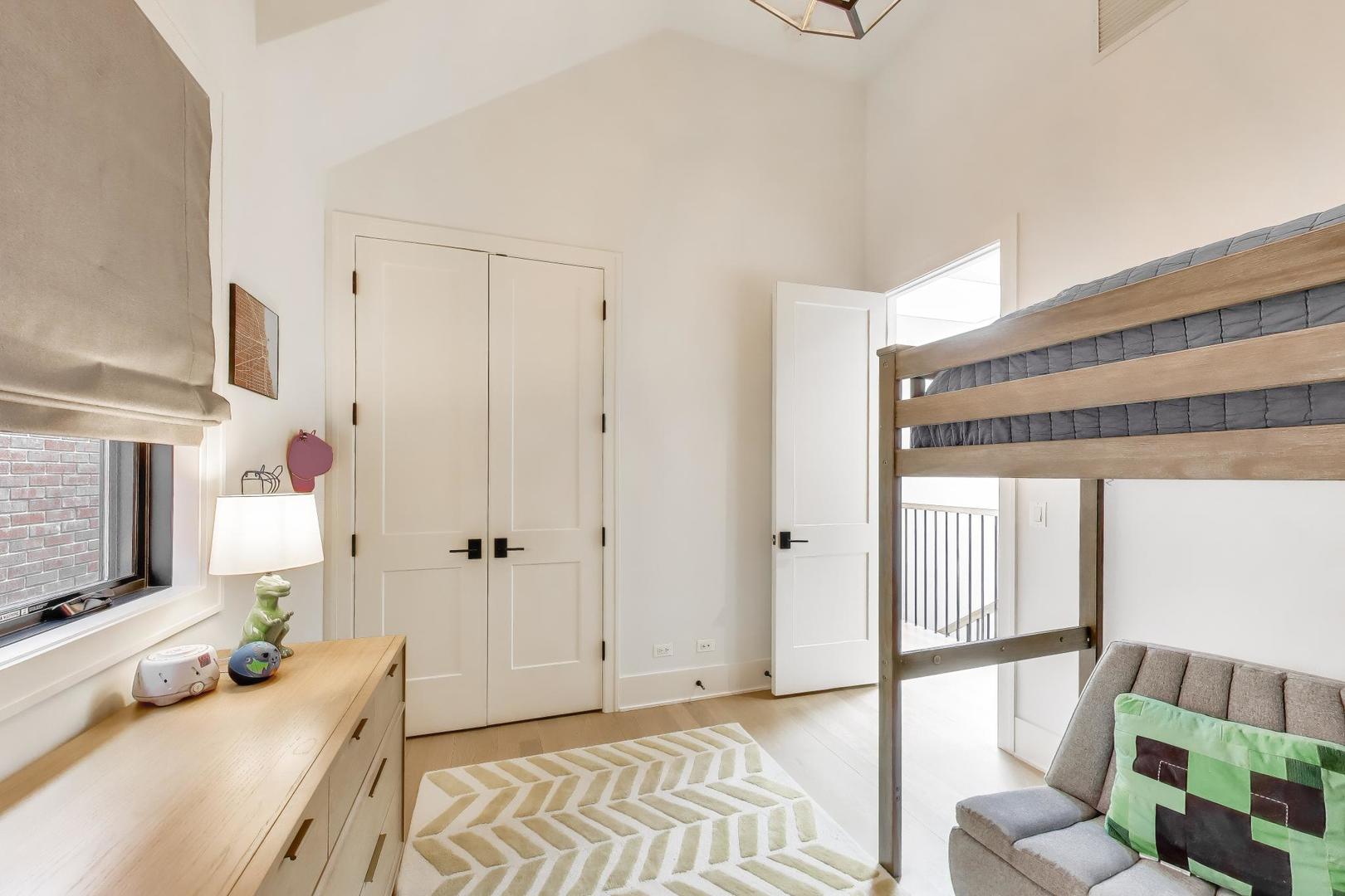 1728 West School Street Chicago, IL 60657 - Photo 31 of 55