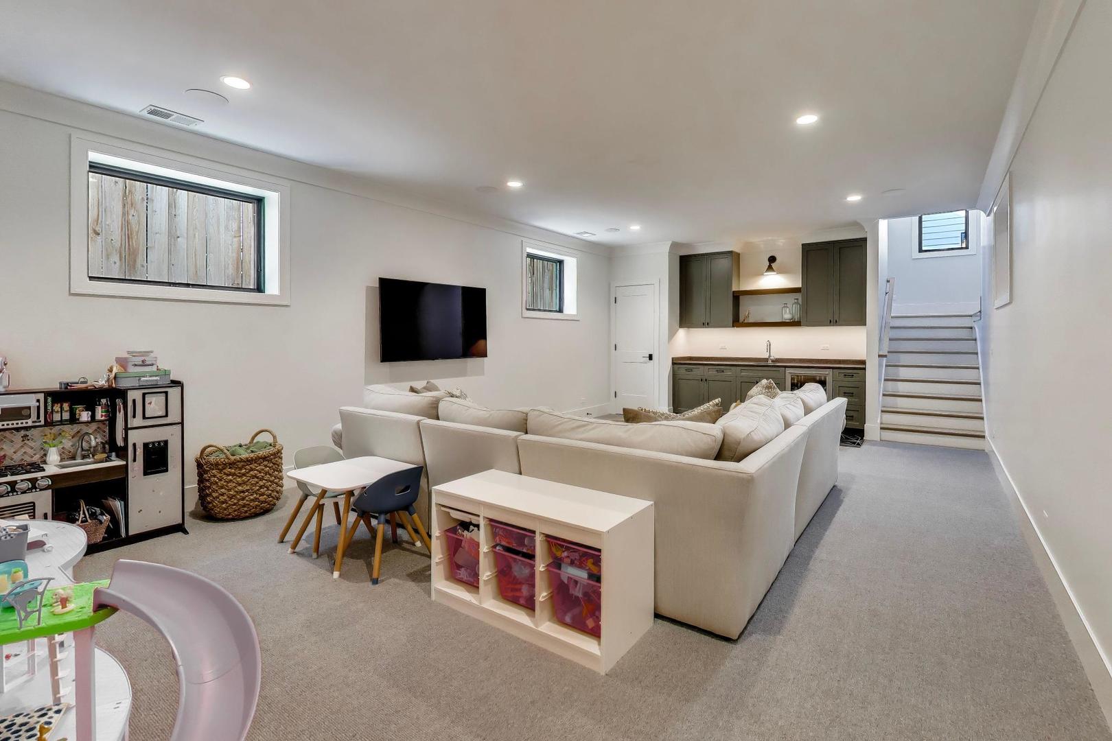 1728 West School Street Chicago, IL 60657 - Photo 37 of 55