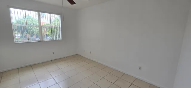 $2,500 | 4942 Leeward Lane, Dania Beach, FL 33312