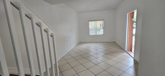 $2,500 | 4942 Leeward Lane, Dania Beach, FL 33312