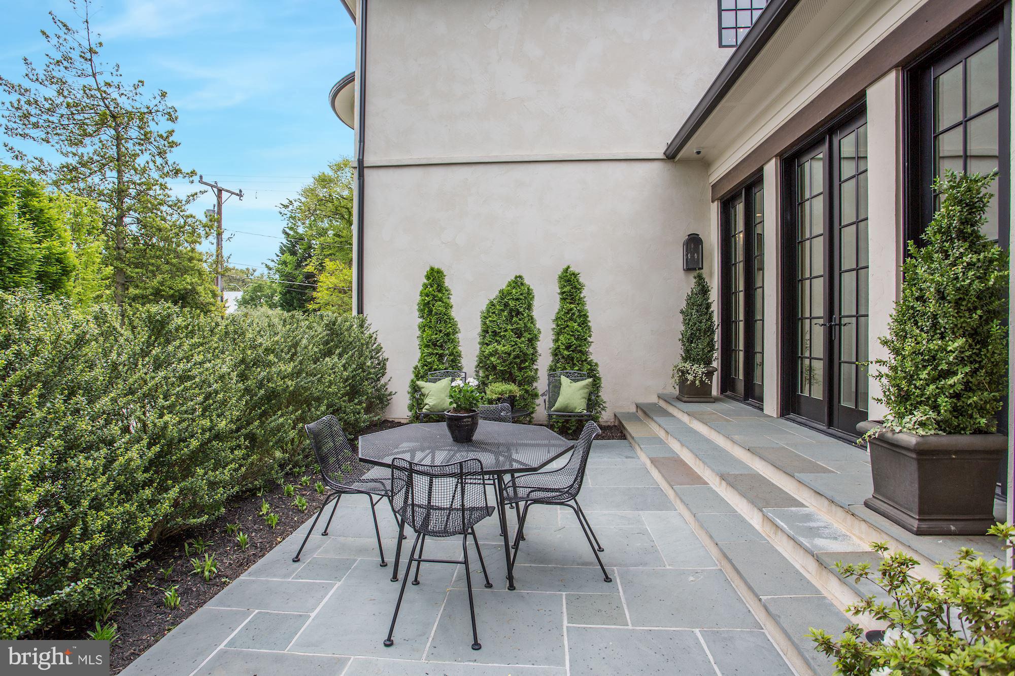 4805 Rock Spring Road Arlington, VA 22207 - Photo 11 of 66