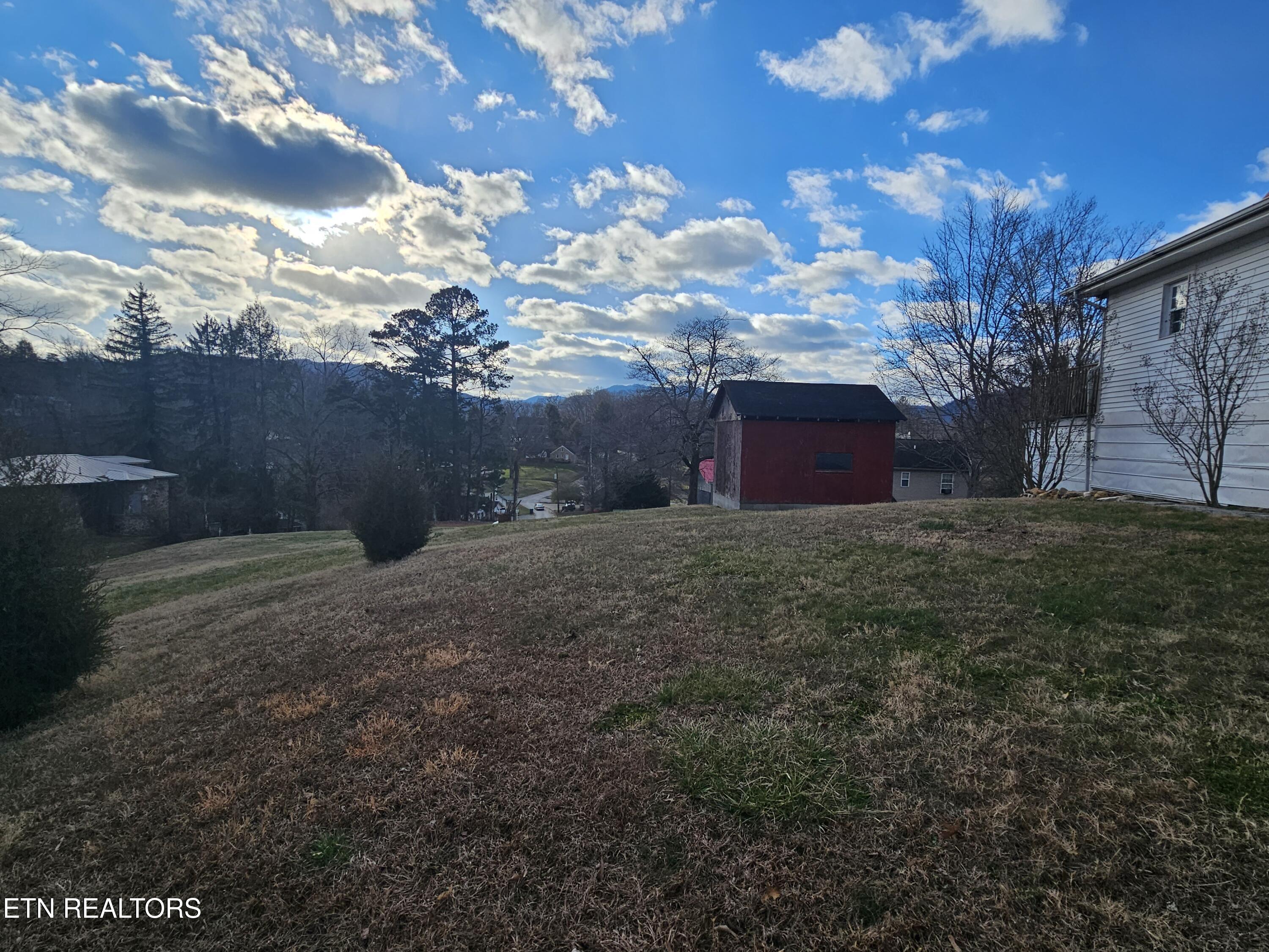 103 Leafwood Road Middlesboro, KY 40965 - Photo 5 of 27 20260115_155509