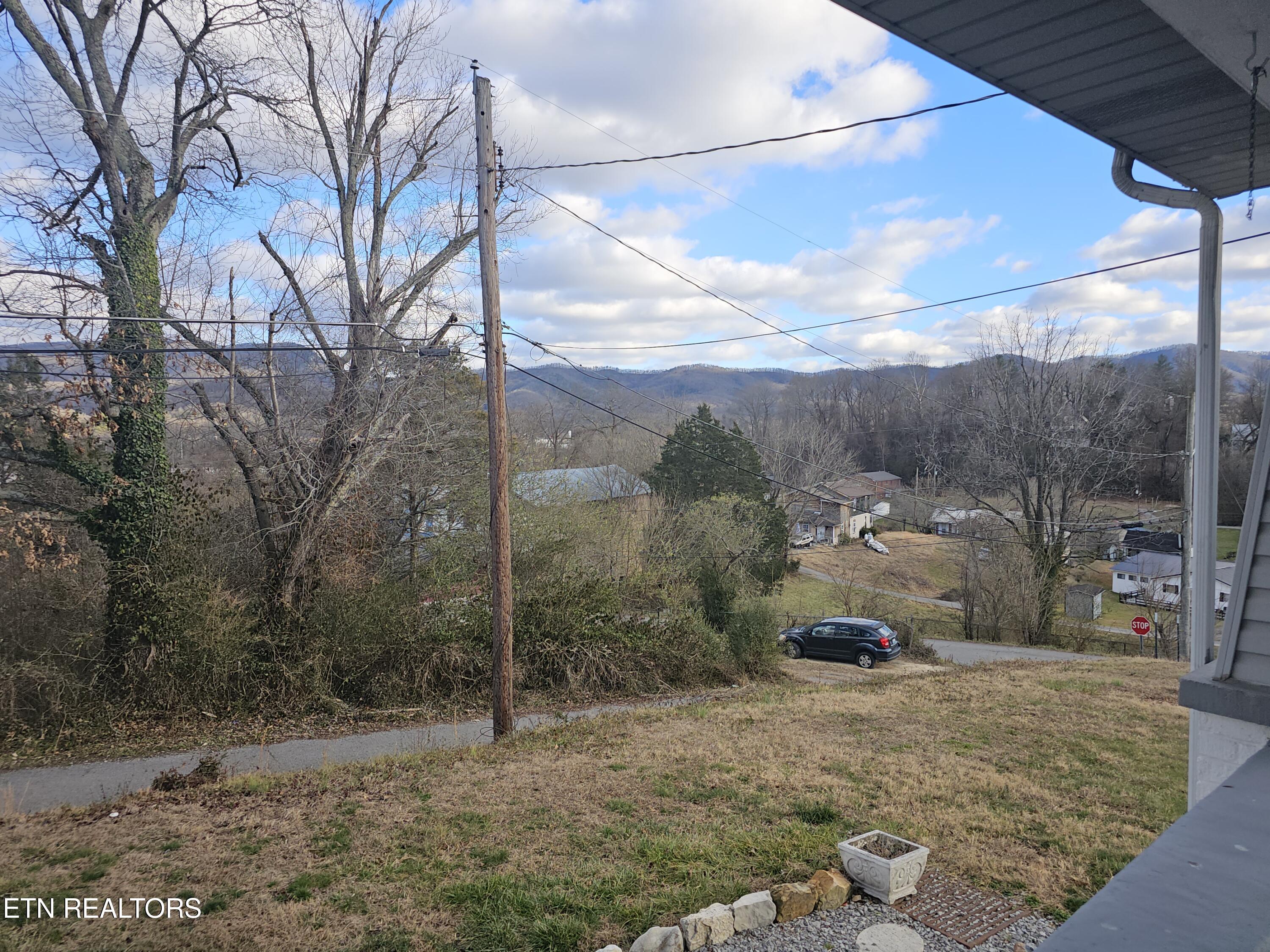 103 Leafwood Road Middlesboro, KY 40965 - Photo 7 of 27 20260115_155433