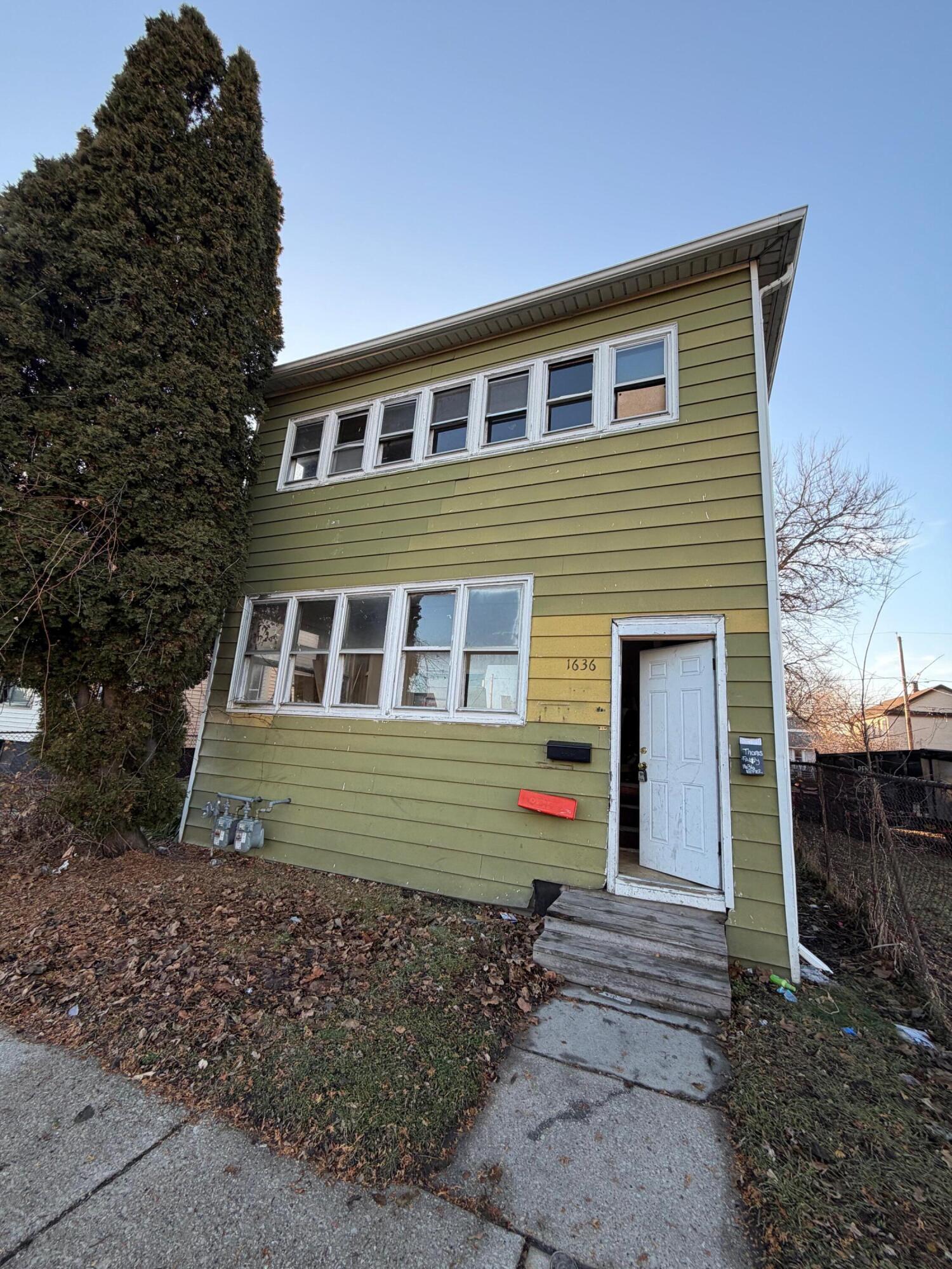 1636 South Memorial Drive Racine, WI 53403 - Photo 1 of 12 1636 S Memorial Dr