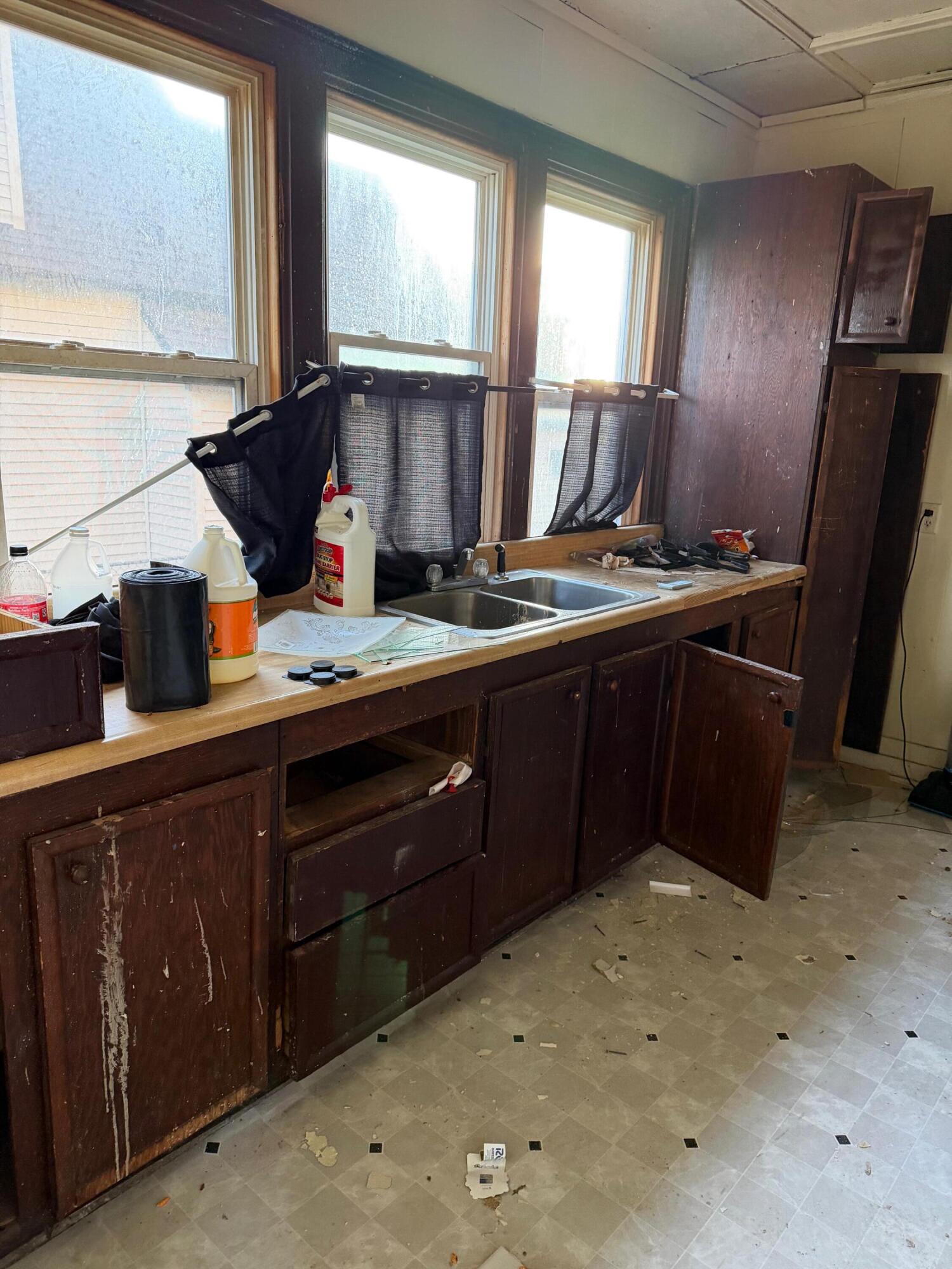 1636 South Memorial Drive Racine, WI 53403 - Photo 11 of 12 11