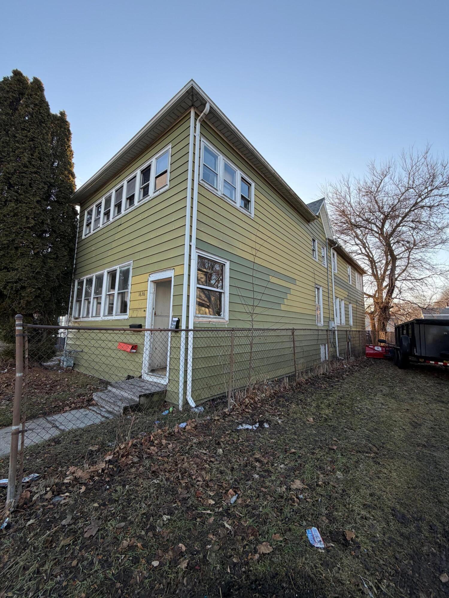 1636 South Memorial Drive Racine, WI 53403 - Photo 4 of 12 4