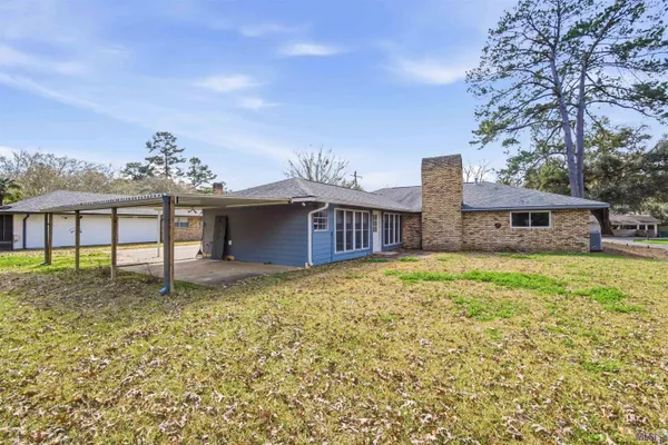 $395,000 | 9693 Charlotte Armstrong Drive, St. Francisville, LA 70775