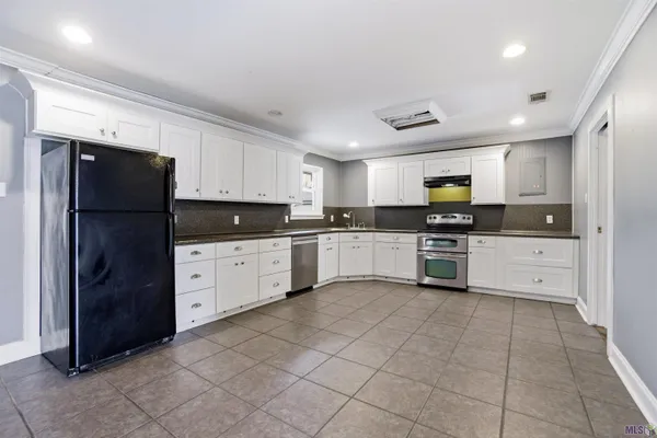 $395,000 | 9693 Charlotte Armstrong Drive, St. Francisville, LA 70775