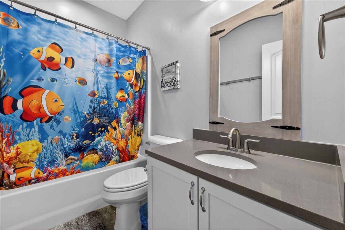 1448 Longridge Road Moncks Corner, SC 29461 - Photo 21 of 32 Guest bathroom