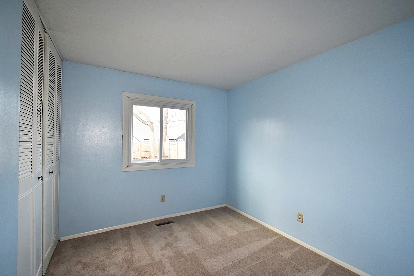 103 Tealwood Road Montgomery, IL 60538 - Photo 14 of 23 an empty room with a window