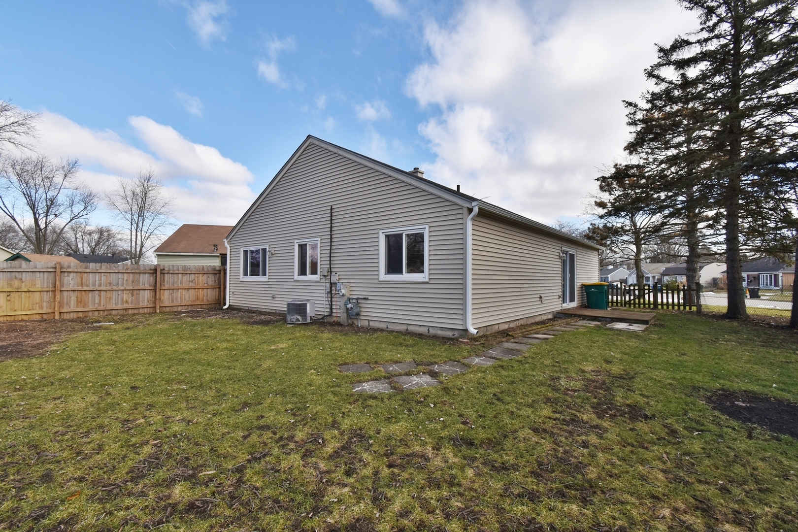 103 Tealwood Road Montgomery, IL 60538 - Photo 19 of 23 a view of a backyard of house