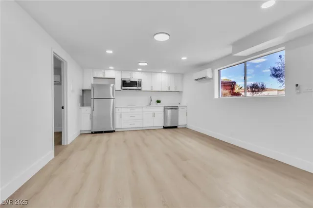 $4,000 | 3485 Shamrock Avenue, Las Vegas, NV 89120