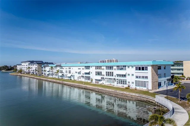 $159,900 | 5940 30th Avenue South, Unit 209, Gulfport, FL 33707