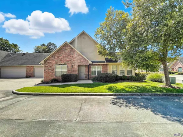 $289,990 | 7111 Village Charmant Drive, Unit 94, Baton Rouge, LA 70809