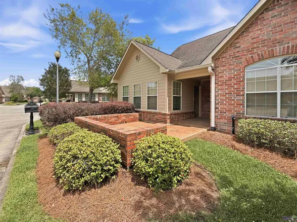 $289,990 | 7111 Village Charmant Drive, Unit 94, Baton Rouge, LA 70809