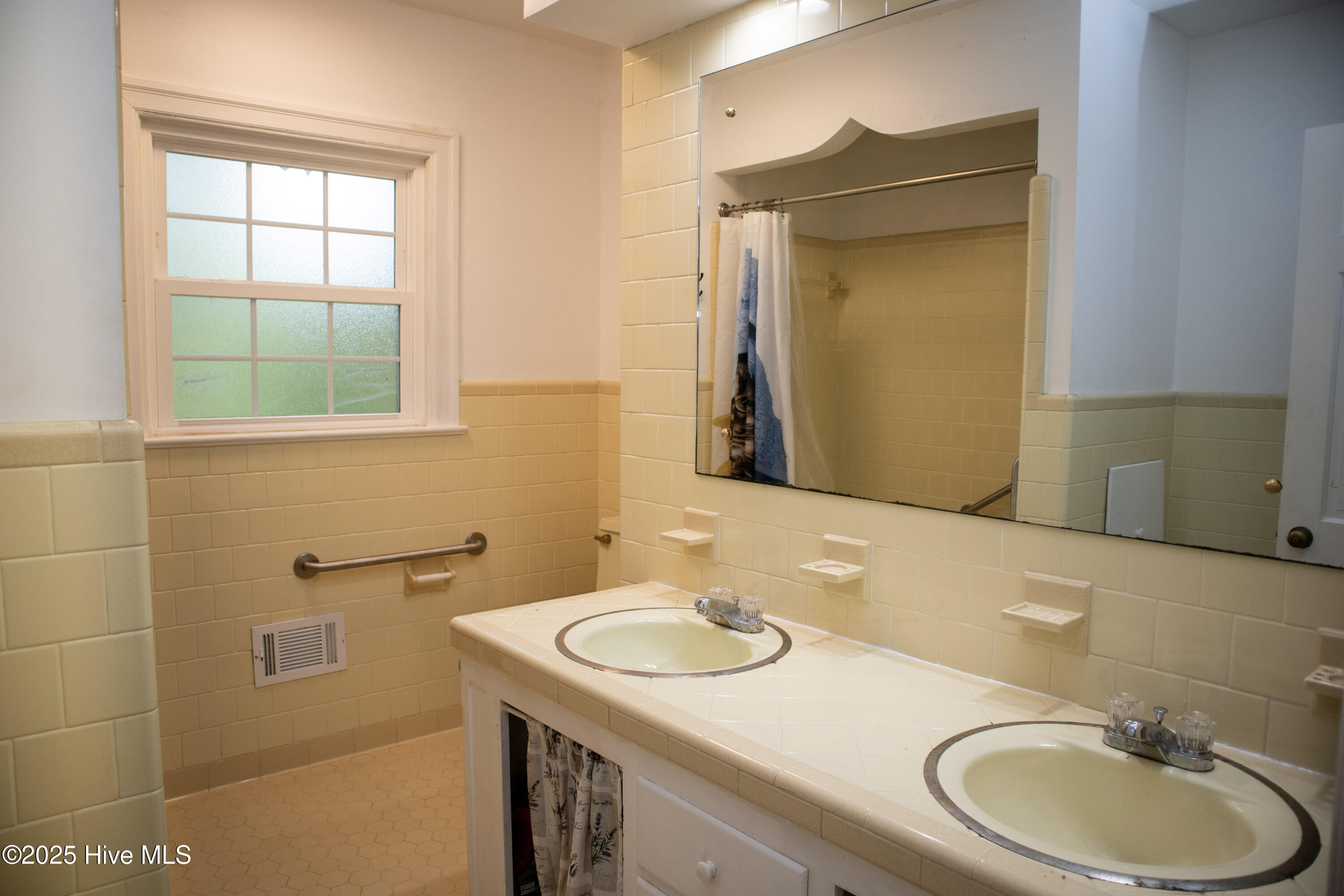 119 Watson Street Enfield, NC 27823 - Photo 19 of 38 Downstairs bath