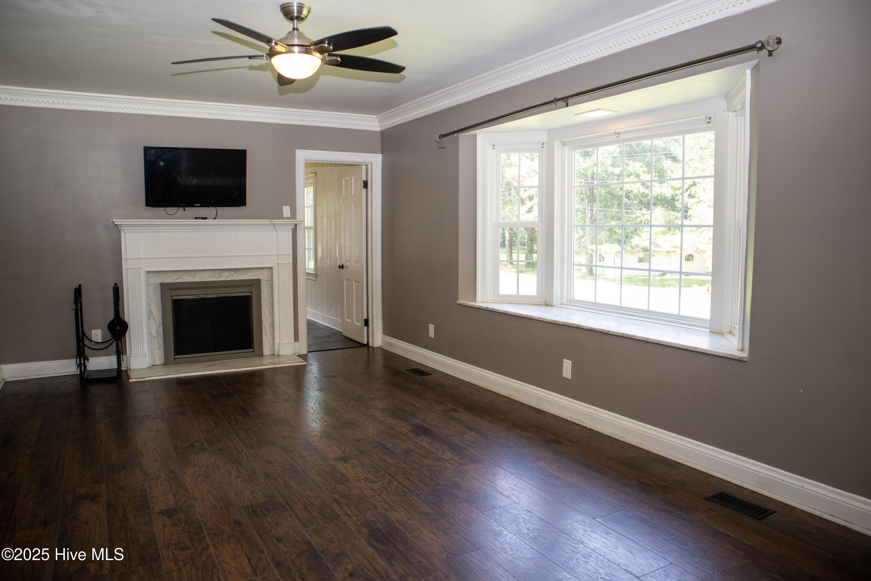 119 Watson Street Enfield, NC 27823 - Photo 5 of 38 Living room