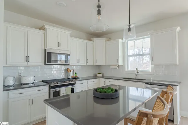 $410,000 | 473 Fenwick Drive, Woodruff, SC 29388