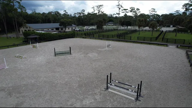 a view of a bench in a park