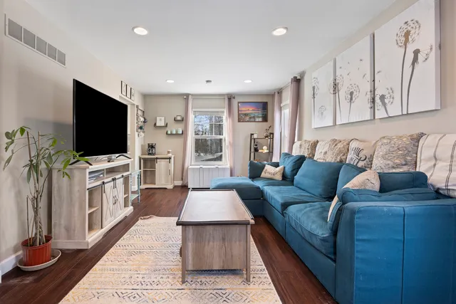 $385,000 | 1031 Timberwood Lane, Algonquin, IL 60102