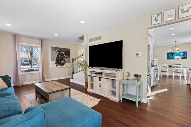 $385,000 | 1031 Timberwood Lane, Algonquin, IL 60102