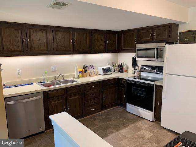 14 Fairway Road Reading, PA 19607 - Photo 2 of 22 Gallery Image 2
