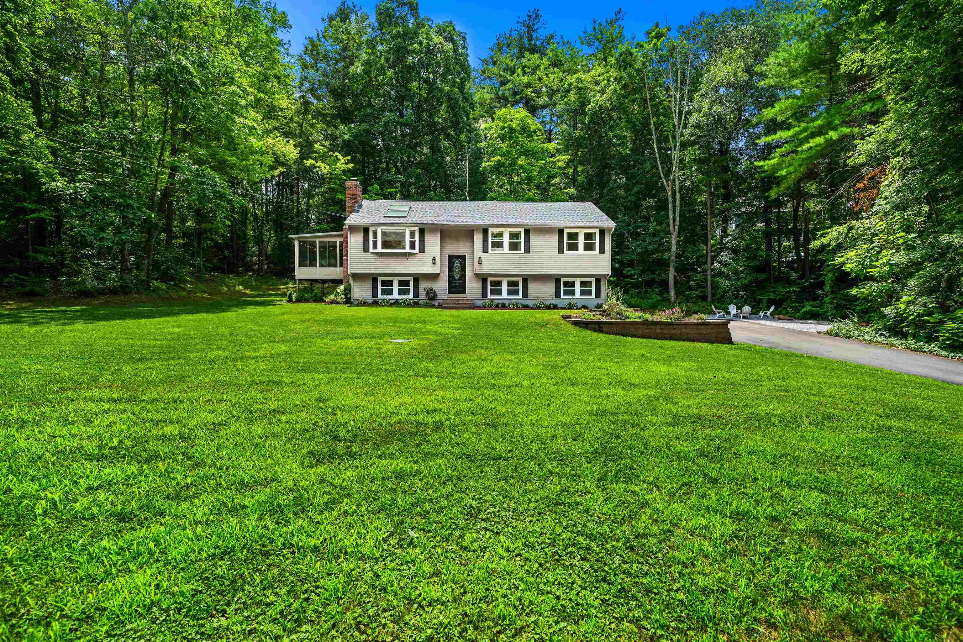 20 Hawkview Road Hudson, NH 03051 - Photo 2 of 35