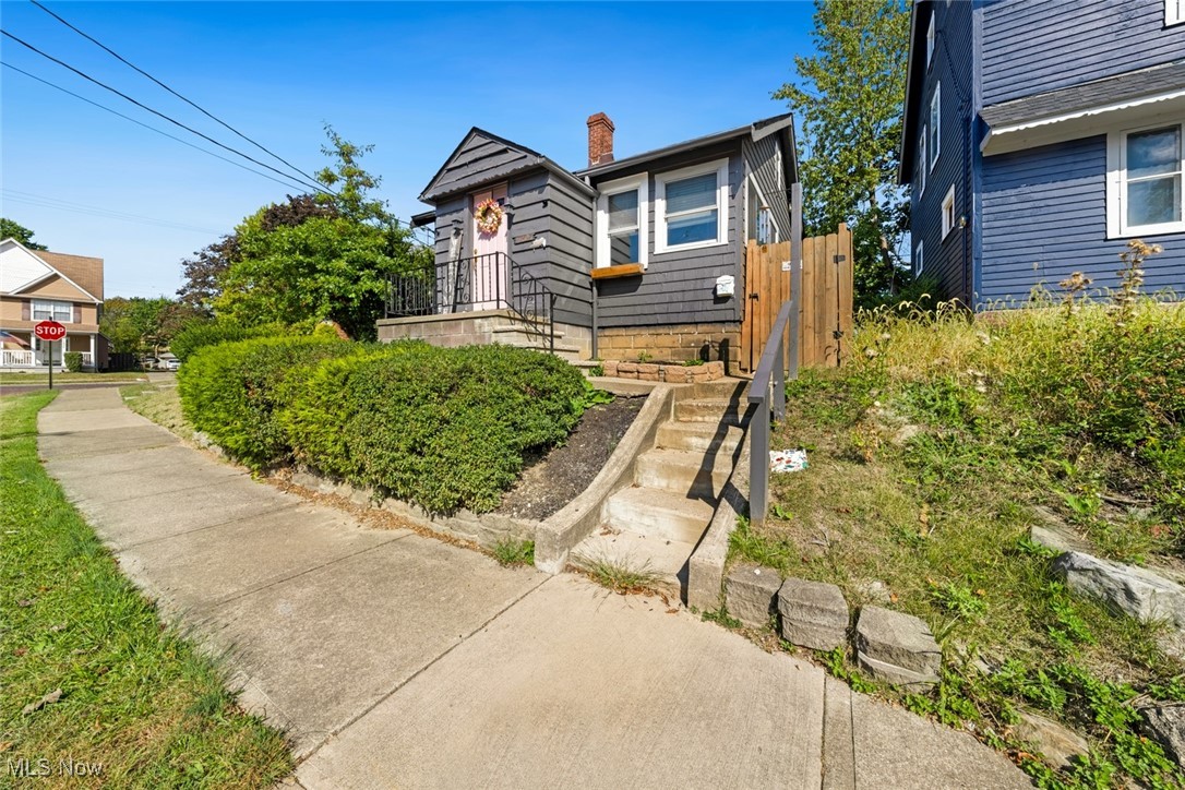 17607 Brazil Road Cleveland, OH 44119 - Photo 2 of 24 Gallery Image 2