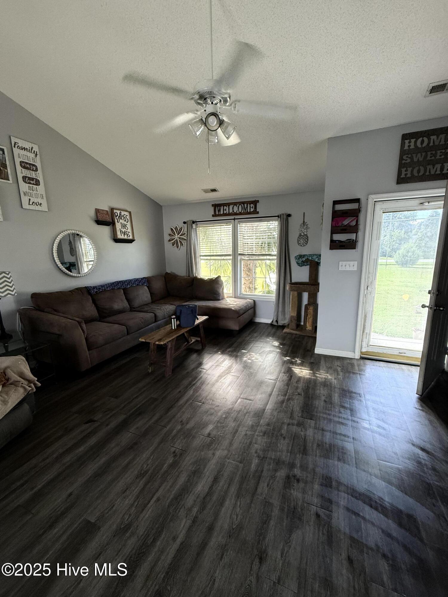 607 Aydlett Road Aydlett, NC 27916 - Photo 3 of 14 Living room