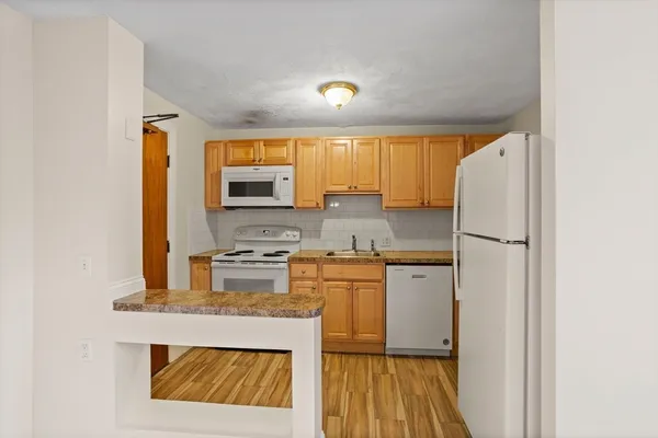 $1,950 | 17 Davis Road, Unit C9, Acton, MA 01720