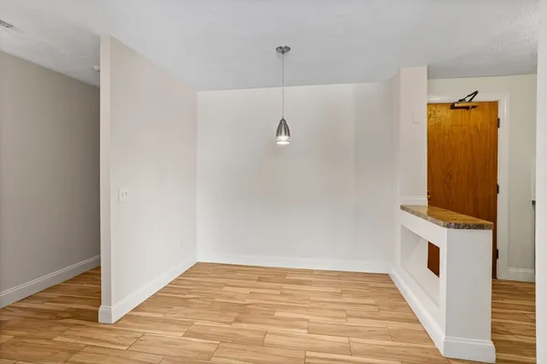 $1,950 | 17 Davis Road, Unit C9, Acton, MA 01720