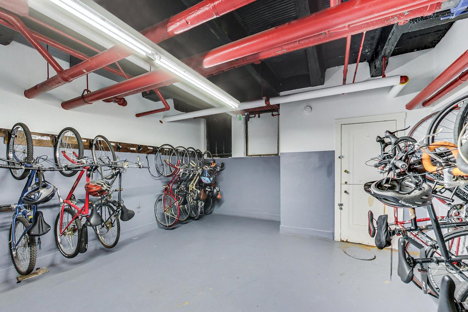 6101 North Sheridan Road, Unit 6H Chicago, IL 60660 - Photo 22 of 29 a view of a storage room with a lot of stuff