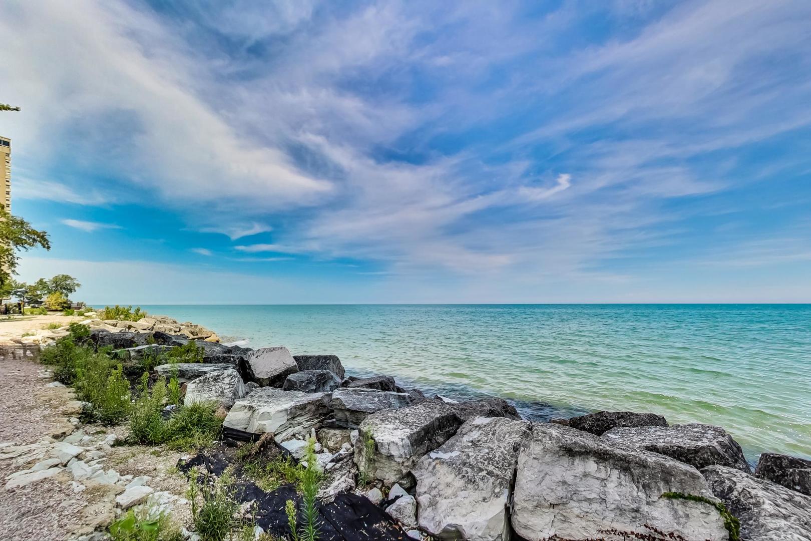 6101 North Sheridan Road, Unit 6H Chicago, IL 60660 - Photo 24 of 29 a view of an ocean